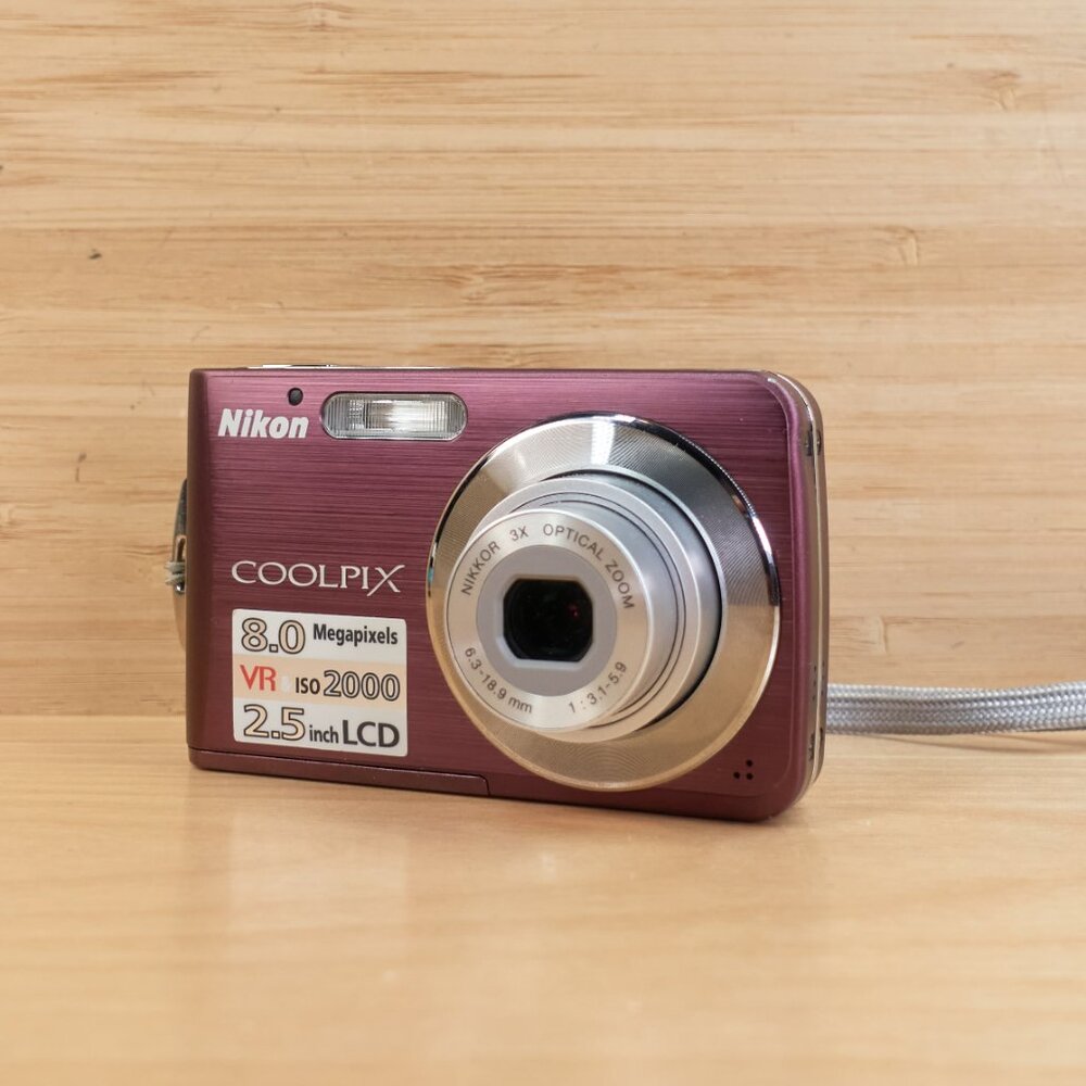 Nikon Coolpix S210 / 8MP Digital Camera / 3x Optical Zoom / Plum / Tested